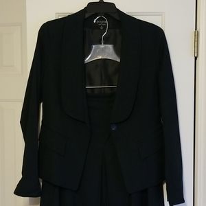 2 piece suit with skirt